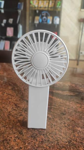 مروحه عالطاقه الشمسيه